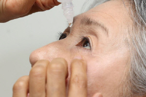 '소리 없는 시력 도둑' 녹내장 환자 122만명 시대, 실명 막으려면…