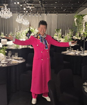 신곡 '가시여인아' 화제에…태진아, 스카프 패션도 업계 관심