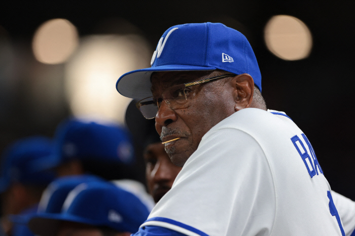 2연속 4전전패? 망신도, 굴욕도 아닌 이유…'ML 2183승' 77세 노장의 진심 "고개 들어! 너흰 국가대표다"