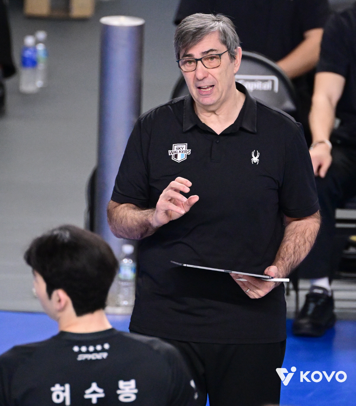 '원정불패' 철우매직 계속된다! '태풍의눈' 우리카드, 대한항공 → 현대…