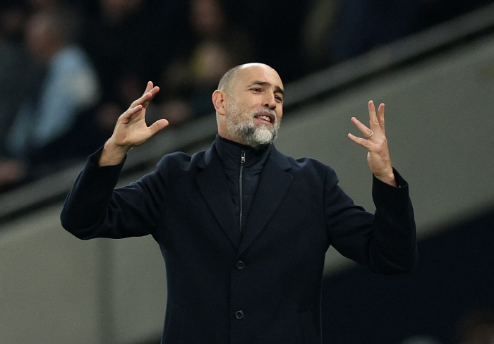 "그라운드에서 물밑에서 '동네북'이네" 2부 강등 위기 고조 토트넘, 정식 감독 후보 2명까지 '하이재킹' 직면..레알 마드리드-맨유에 밀린다