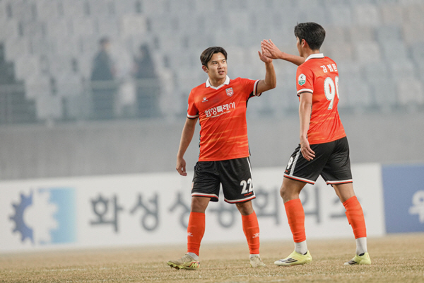 "할아버지 눈에서 눈물이 뚝뚝" K리그 新 형제선수 동반출전 '찐감동'……