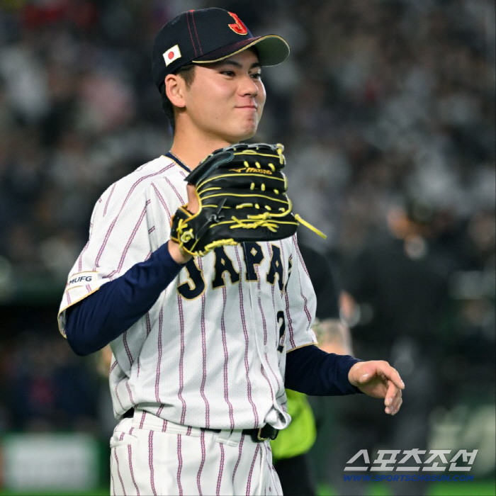 송성문에 2타점 2루타 맞고 안현민에 홈 스틸 허용했는데…대체 선수로 마지막 합류해 5타자 연속 헛스윙 삼진, 사무라이재팬 막내 강렬한 데뷔전[민창기의 일본야구]