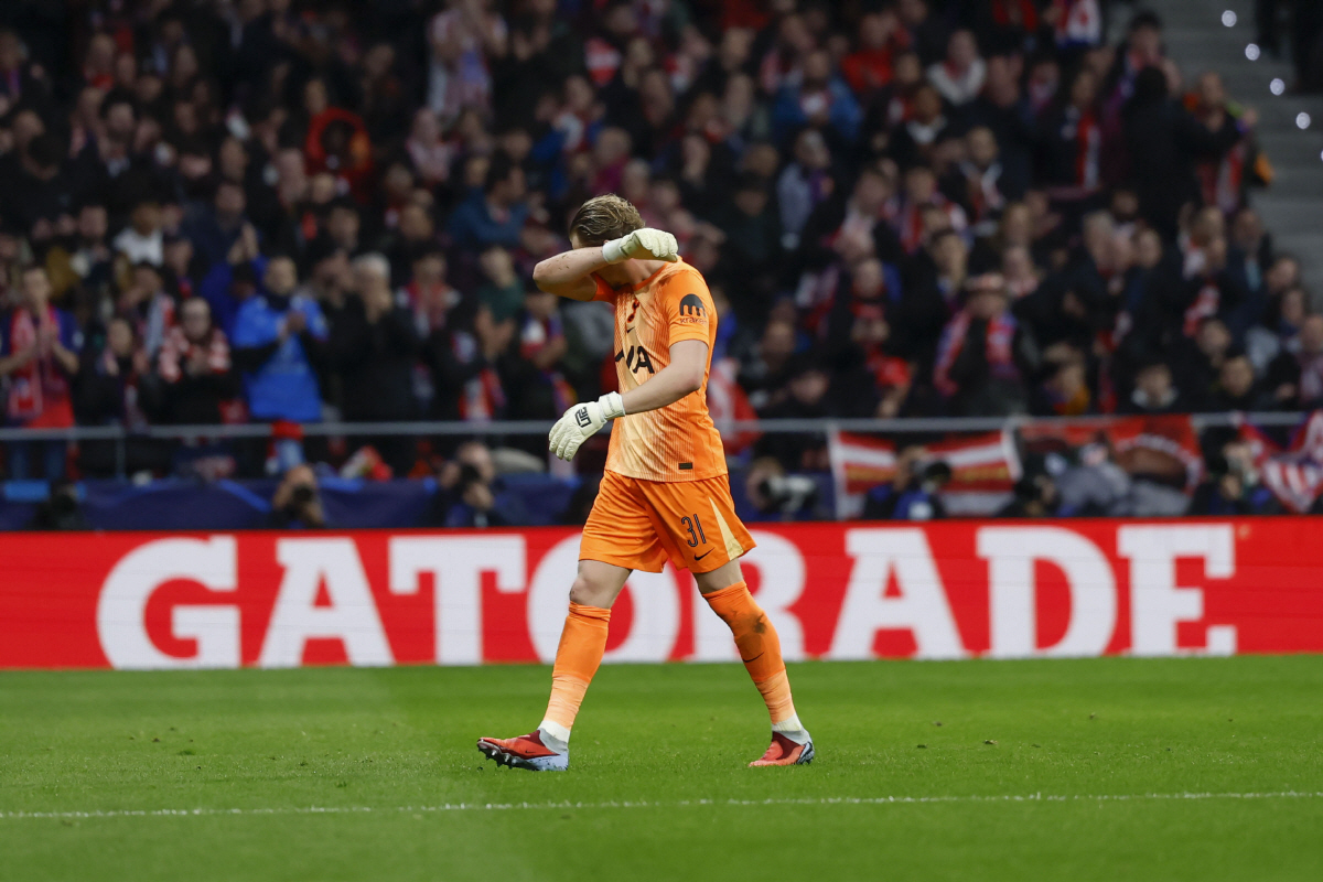 "골키퍼 17분 신속 교체, 너도 당장 나가" '4전4패' 투도르 더 이…