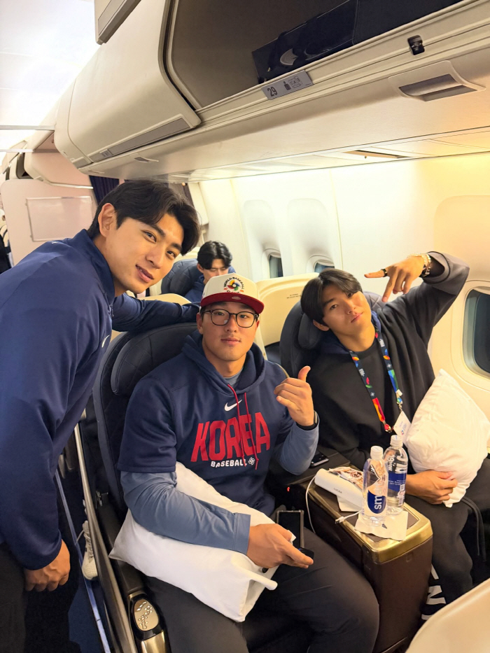 "날아갈 것 같아" 전세기 탑승샷 전격 공개, "MLB 누려라" 이정후의…