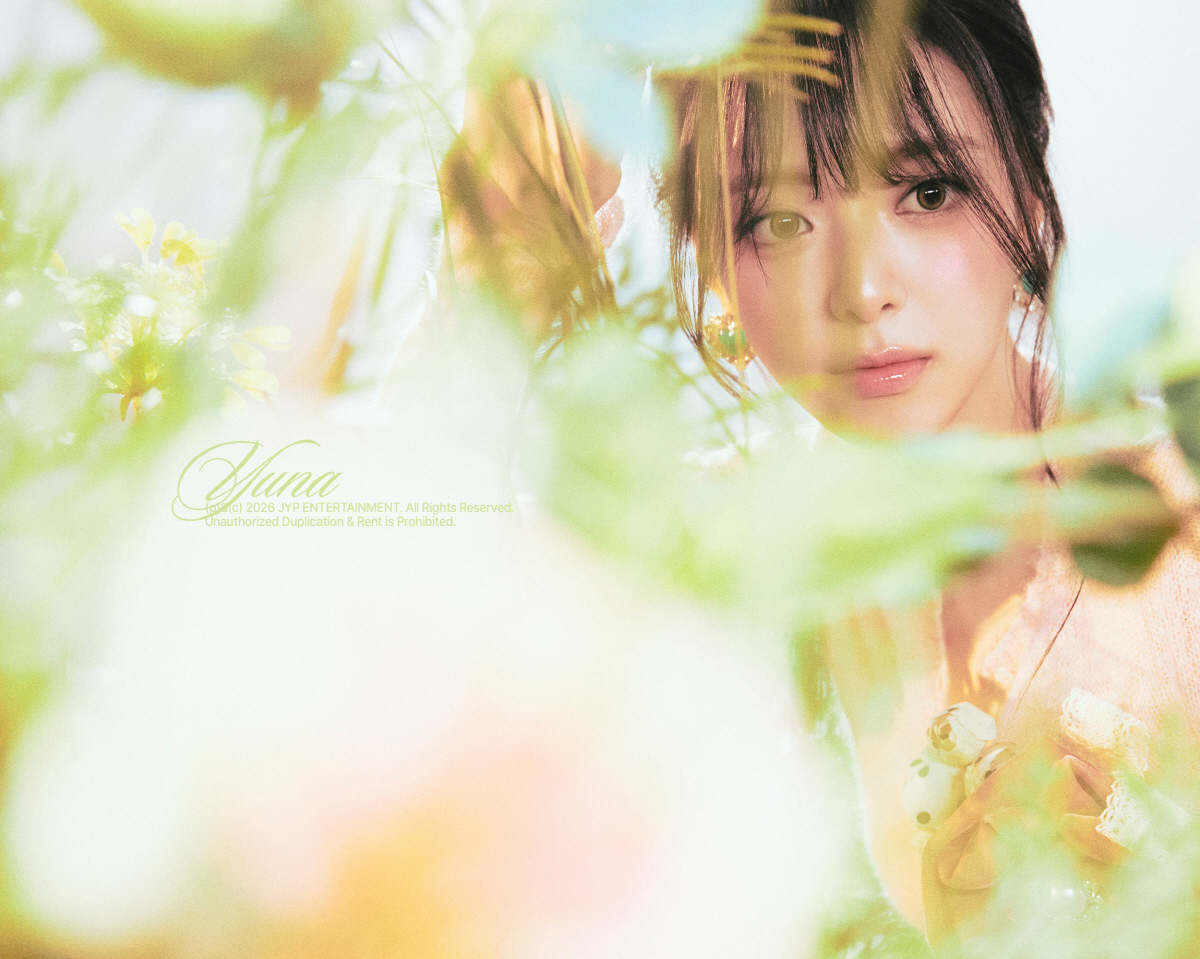 ITZY 유나, 첫 솔로앨범 두번째 콘셉트 포토 '러블리' 매력 발산…'Ice Cream' 23일 오후6시 공개