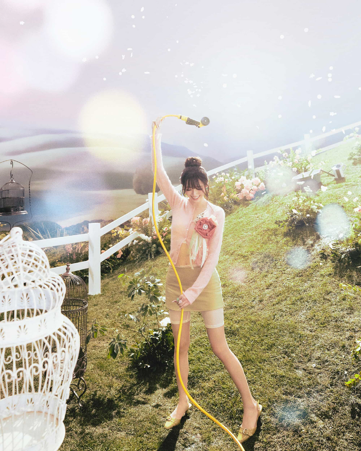 ITZY 유나, 첫 솔로앨범 두번째 콘셉트 포토 '러블리' 매력 발산…'Ice Cream' 23일 오후6시 공개