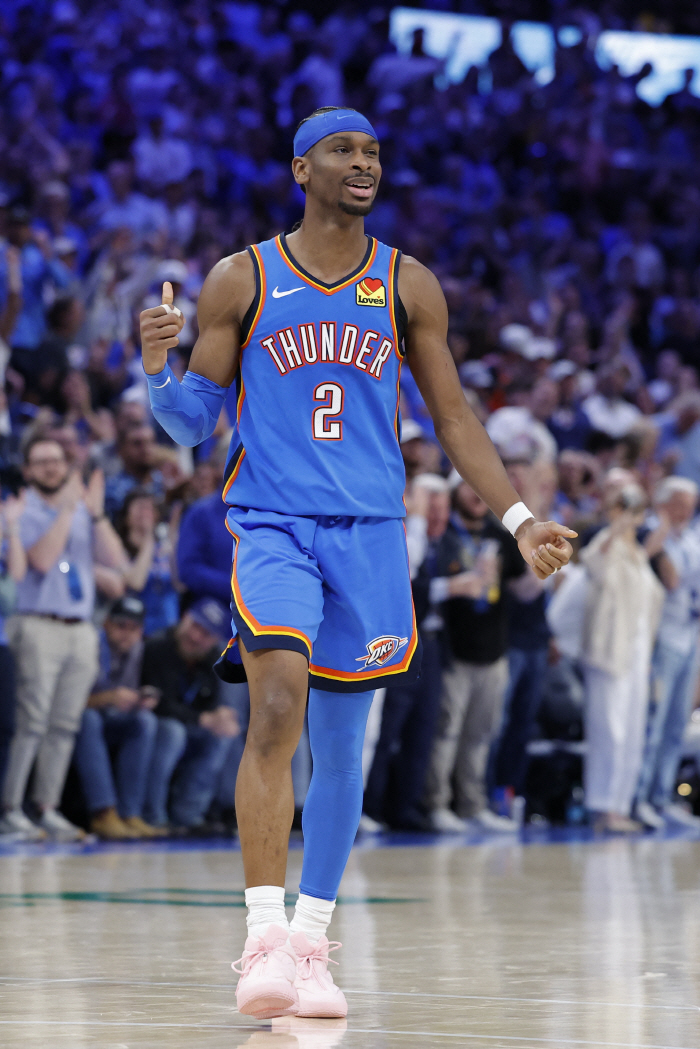 "신화 속 생물 같았다!" 체임벌린에 대한 극찬, 126경기 연속 20득점 타이 SGA "현실이 아닌 것 같다"