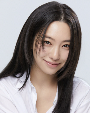 '황신혜 딸' 이진이, 아이들·고준희와 한솥밥…큐브 엔터와 전속 계약 체결 [공식]