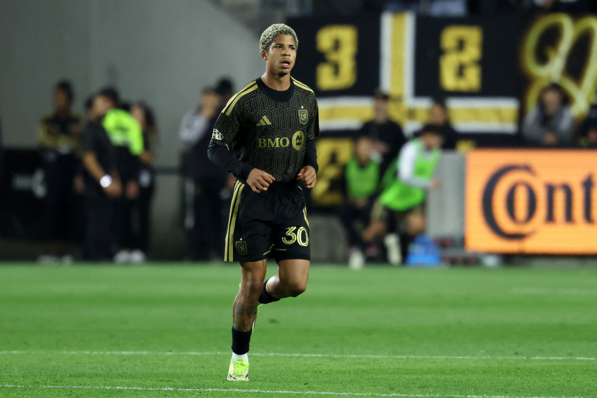 손흥민 향한 집중 견제→45분 내내 침묵...LA FC, 상대 슈팅 한 …