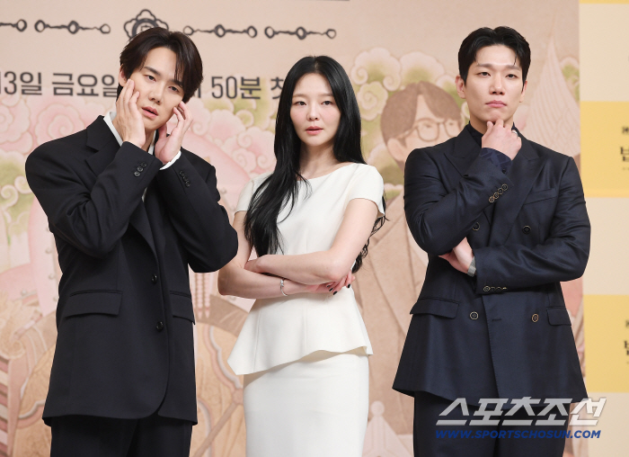 [SC현장] 귀신 빙의 퍼레이드·아이돌 부캐까지…유연석 ‘신이랑 법률사무소’ SBS 시청률 부진 끊어낼까