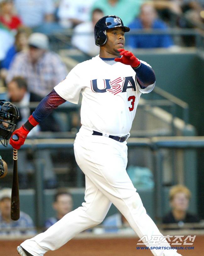 이게 누구야? '사진기자=켄 그리피 주니어' WBC 미국 대표팀을 현장에…