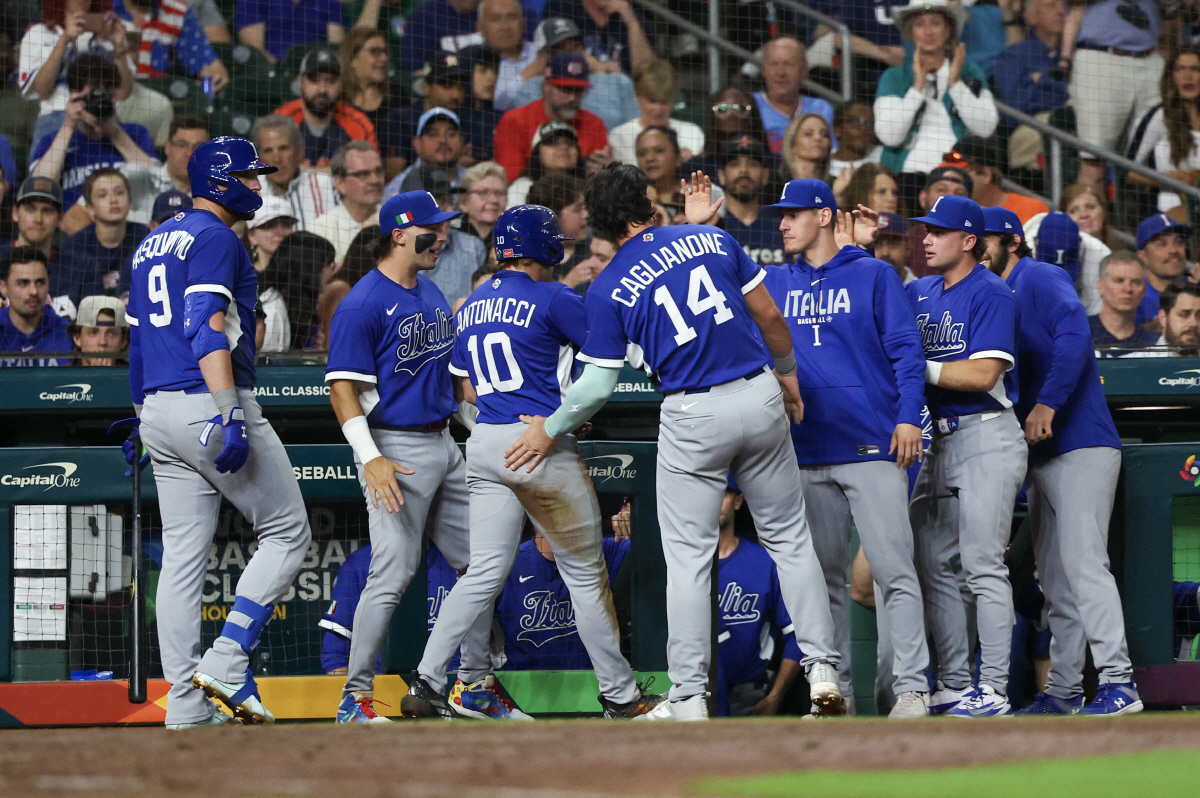 '와 8강이다' 술 마시고 웃다가 이게 무슨 망신이냐…사령탑은 "실언했다…