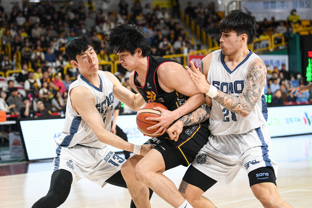 [현장분석] 파죽 6연승, 드디어 단독 6위. 고양 소노, 1위 LG마저…