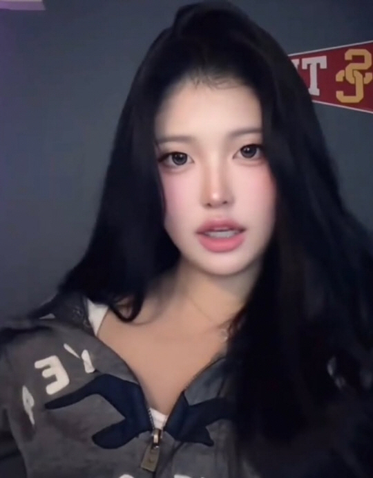 홍진경 딸 라엘, 보정 앱 없이 걸그룹 비주얼 변신...이번엔 메이크업 …