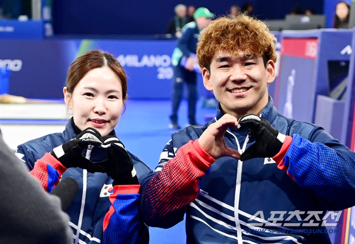 "韓컬링,16년만의 은메달!" 中에 연장혈투끝 7-9석패..."밴쿠버 銀감독X'강심장' 믹스더블 제자들이 쏘아올린 코르티나 미라클[패럴림픽 현장]