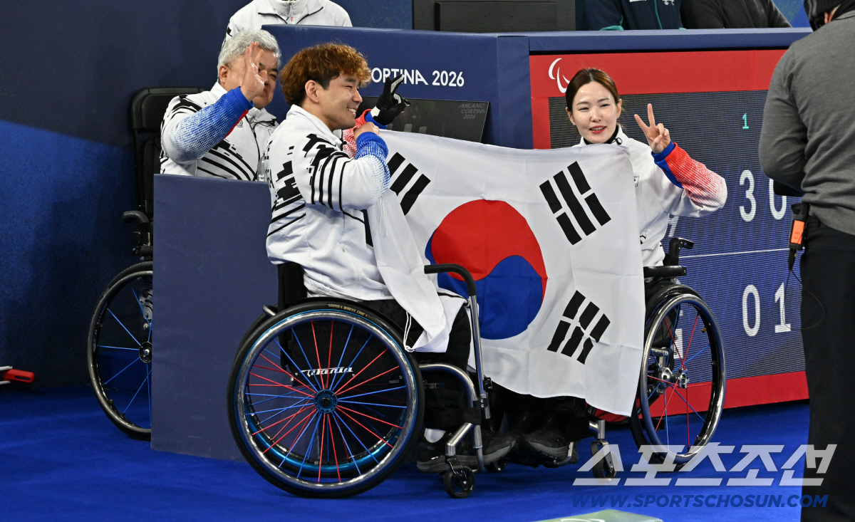 "韓컬링,16년만의 은메달!" 中에 연장혈투끝 7-9석패..."밴쿠버 銀…