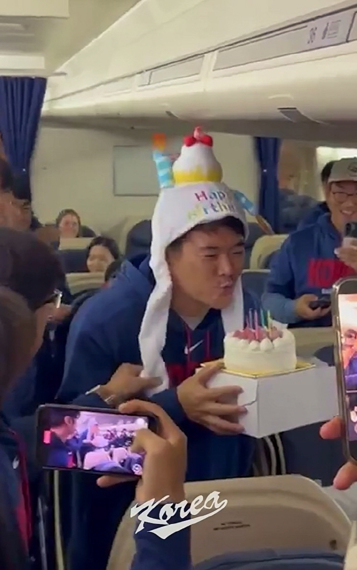 '앙증' 귀요美까지 다 갖췄네! 하늘 위 '전세기' 생일파티…나라구한 4…