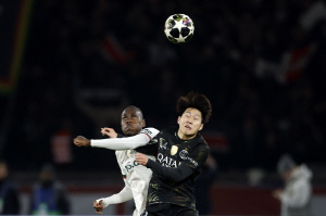 '슈퍼 서브' 이강인 21분 출전 오프사이드 '노골', '절친' 흐비차 2골 폭발 PSG, 난타전 끝에 첼시 5-2 대파..UCL 8강 진출 성큼