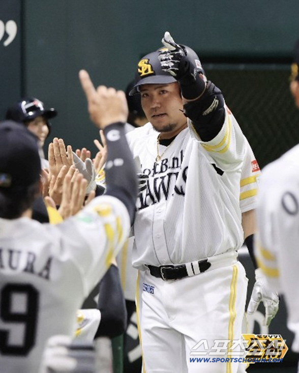 "부끄러운 줄 알아야" 관중 3만9728명 앞에서 2대15 대패, 아베 …