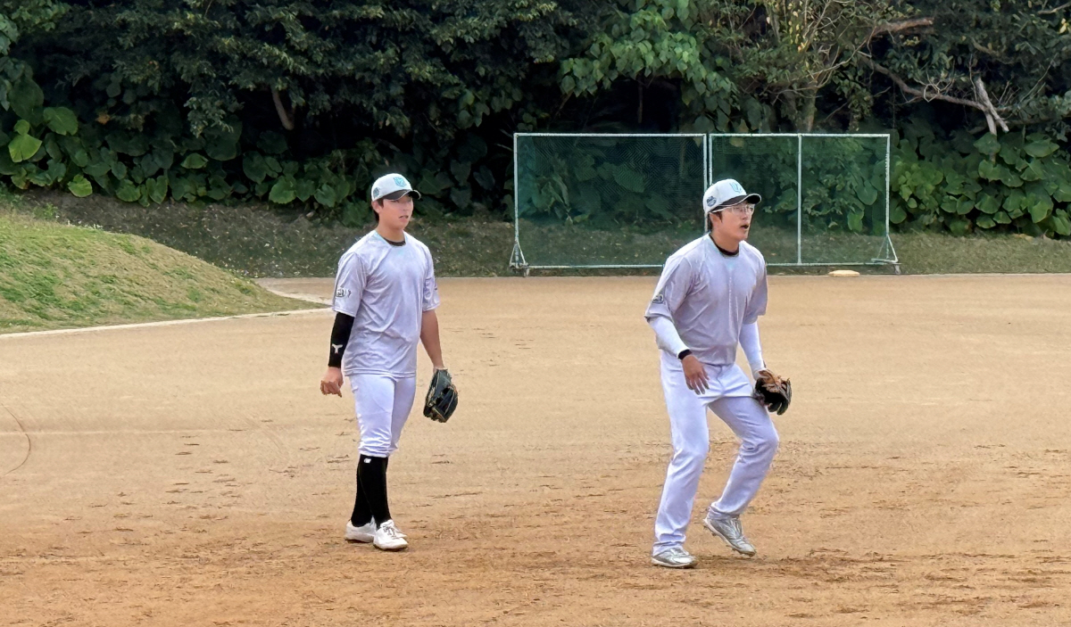 올해는 다르다! 2007년生 신인 위해 '우승 7회' 90년생 레전드 듀…