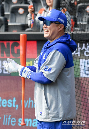 '10년 만에 친정 복귀' 최형우, 대전서 밝은 미소...한화 왕옌청 상대 시범경기 출격[대전현장]
