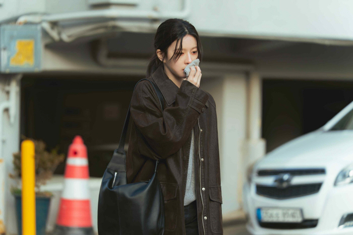 로코 이어 감정극까지…고윤정, ‘모자무싸’ 까칠한 도끼 PD로 변신