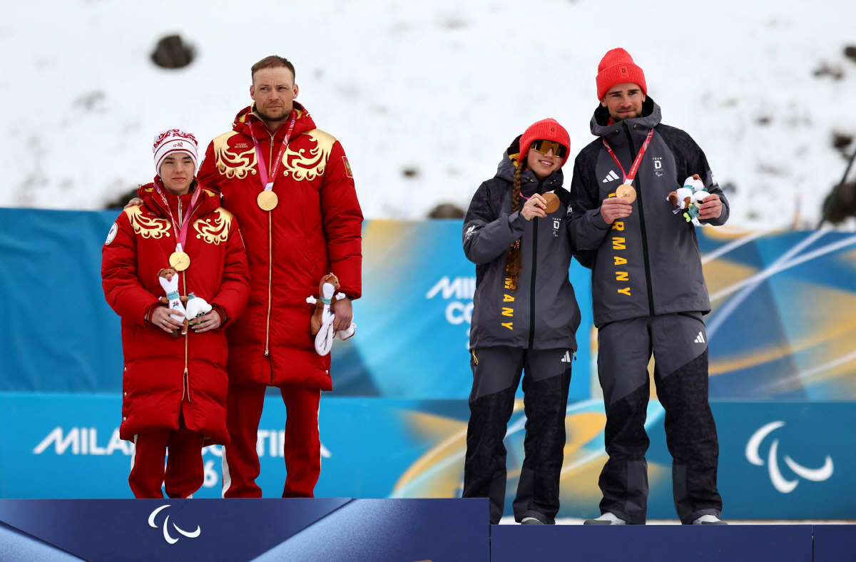 논란의 러시아, 크로스컨트리 金 포디움→국가 연주에 등돌리고 패싱한 '은…