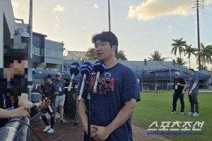 한국 나와! 문보경 나와! → 도미니카가 8강 왔다 → 