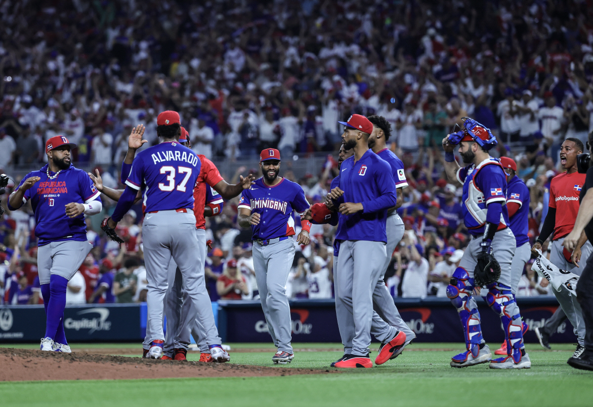 한국 나와! 문보경 나와! → 도미니카가 8강 왔다 → "이탈리아도 미국…