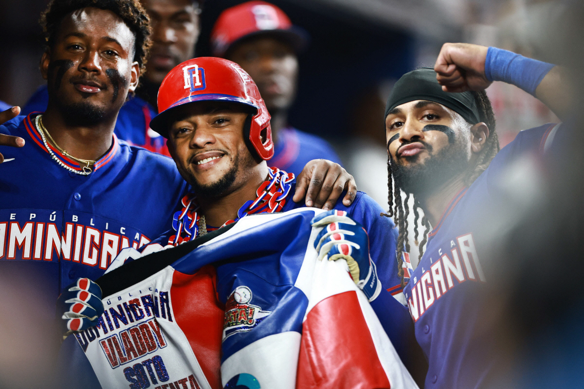 한국 나와! 문보경 나와! → 도미니카가 8강 왔다 → "이탈리아도 미국…