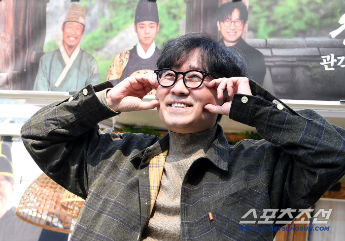 [SC이슈] "이게 무슨일이고!"…'왕사남' 장항준, 요트파티 대신 커피차→성형 대신 염색 '희극지왕' 공약 이행