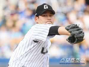 이제 6년차인데, 한번 더 속아봐? 롯데 김진욱, 4⅔이닝 1실점 쾌투…시범경기 개막 밝혔다 [부산현장]