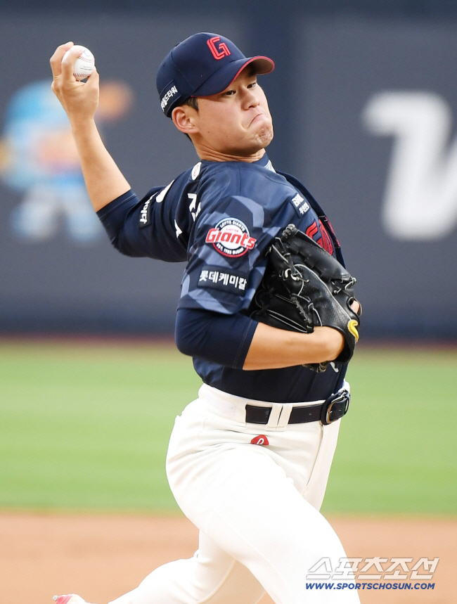 이제 6년차인데, 한번 더 속아봐? 롯데 김진욱, 4⅔이닝 1실점 쾌투……