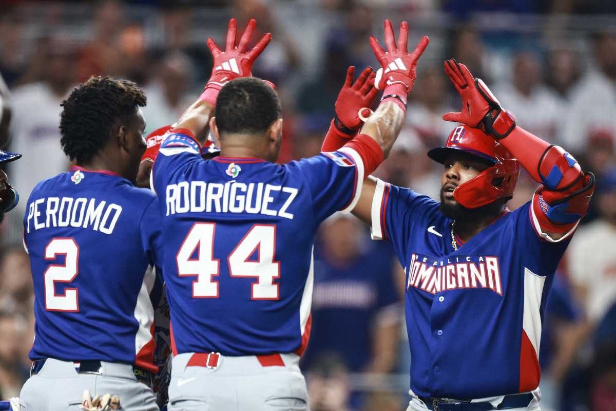 팀타율 .313-4G 13HR '미친팀' 만날 류지현호, 열세 불가피? …