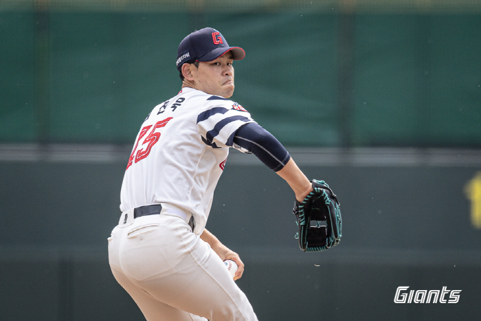 '봄이다! 야구장 가자' 시범경기 개막 → 평일에 2585명 운집한 사직…