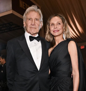 83세 해리슨 포드, 성적 취향 고백…침대에서 '이것' 한다