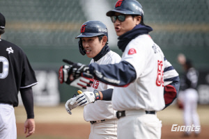 '마황' 입지 흔들흔들 →사령탑 한마디에 용기백배…'2안타 1득점' 황성빈의 첫걸음 성공적 [부산코멘트]