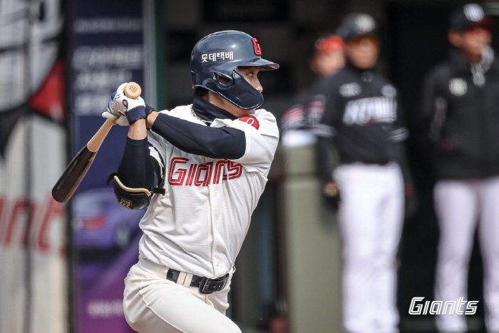 '마황' 입지 흔들흔들 →사령탑 한마디에 용기백배…'2안타 1득점' 황성…