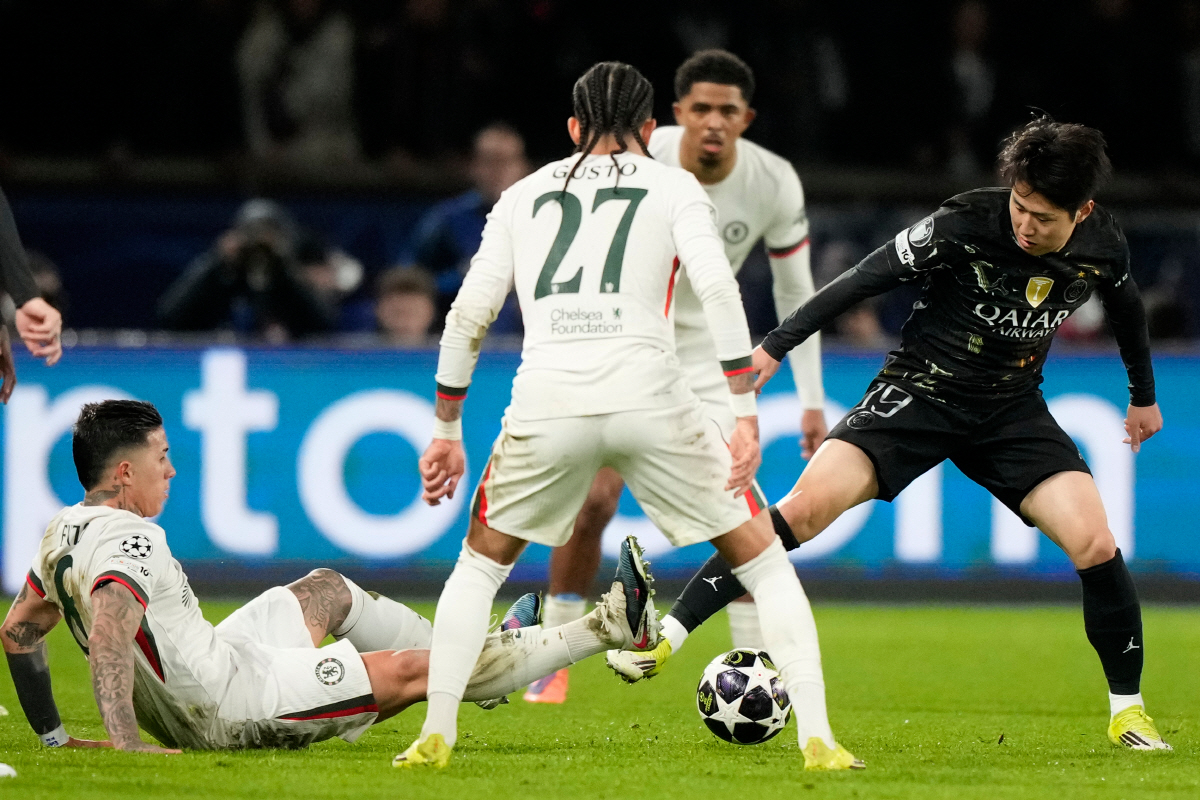 '왜 또 조커로만 기용해' PSG 엔리케 감독, '판매불가' 이강인을 U…