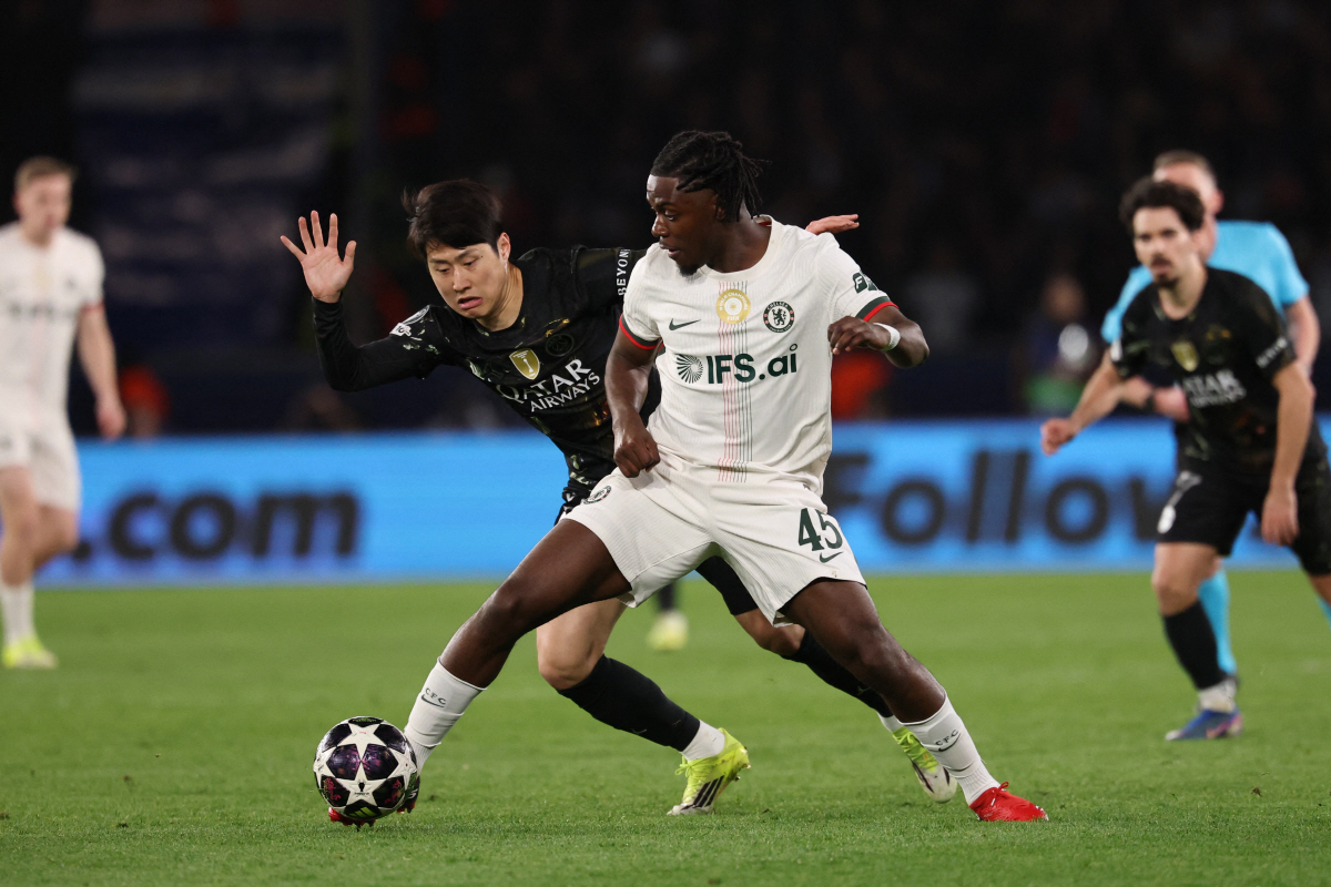 '왜 또 조커로만 기용해' PSG 엔리케 감독, '판매불가' 이강인을 U…