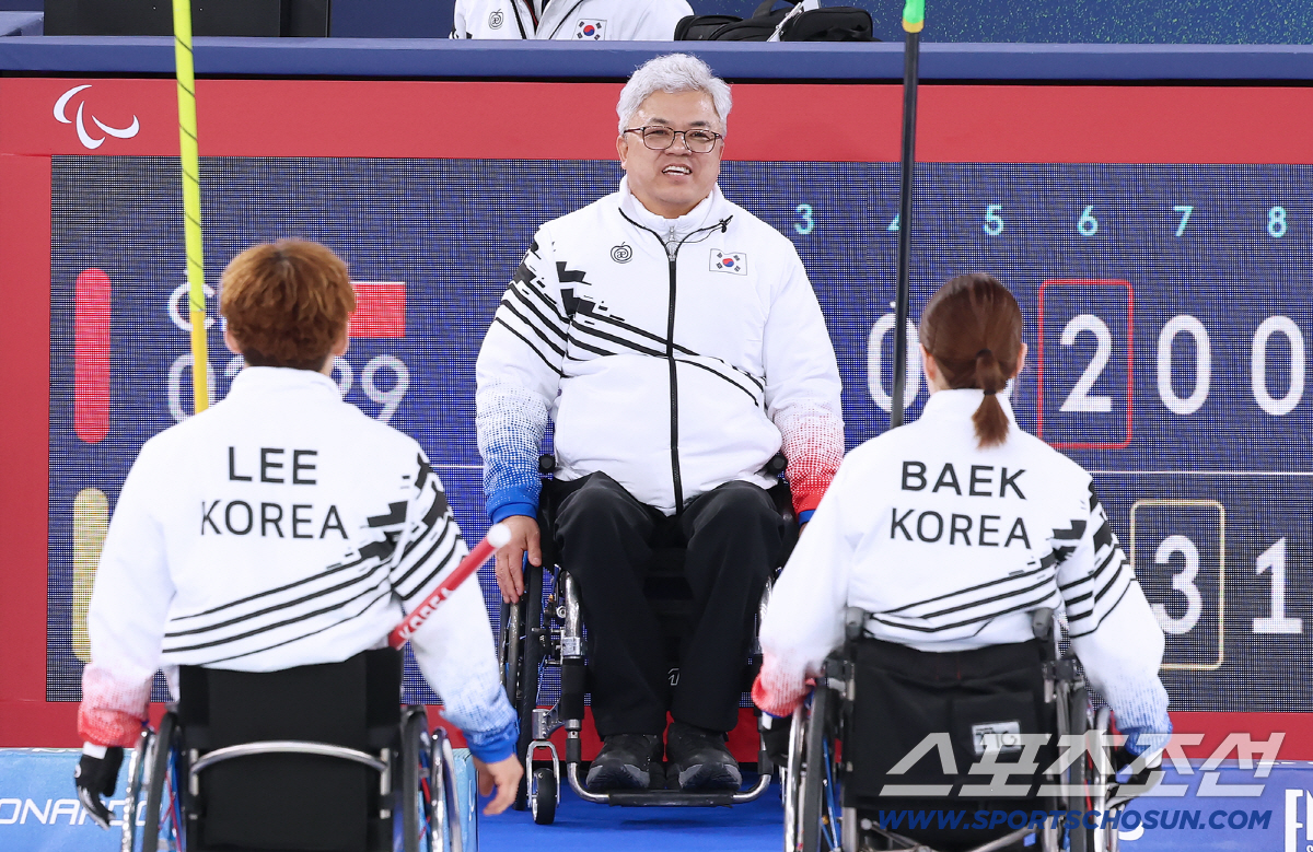 "MBTI가 F였나 봅니다" 밴쿠버銀 박길우 감독의 진한 눈물, 16년만…