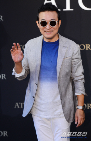 [SC이슈] 통화하더니 자연스럽게 운전대를..'음주사고' 이재룡, 음주운전 10분 전 주차장 포착