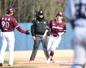 '최강 LG, KIA도 못했는데...' 서건창 첫날부터 터졌다. 버건디 유니폼 입고 부활 예고, '역시 친정팀과 궁합이 맞나'