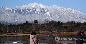 강원 삽당령 24.7㎝ 눈…도로 살얼음·빙판길 주의