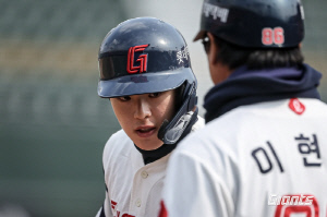 '내야에 구멍이 2개' 김태형 감독의 한숨 → 누군가에겐 다시없을 기회…주인공은 누구? [부산포커스]