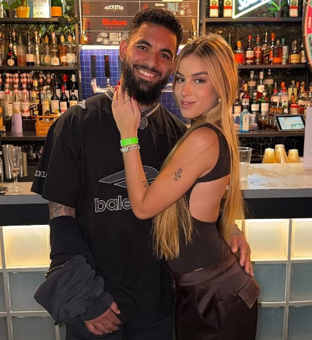 '세계 1위 섹시 미녀 축구선수와 결별' EPL 슈퍼스타, '8살 연하'…