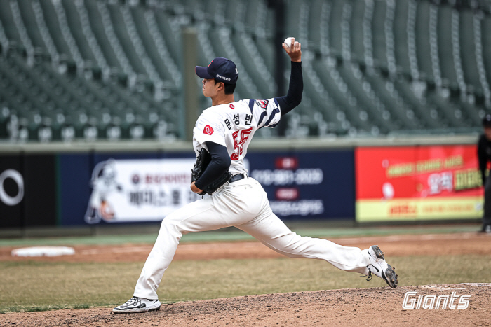 '건강 최우선' 롯데 필승조 괜찮나? '154㎞' 윤성빈 2실점→ 신인 …