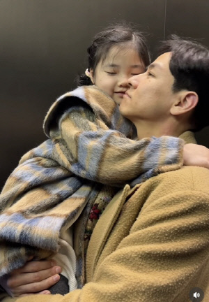 '재혼' 윤남기, 가슴으로 낳은 딸에 애틋..유치원 졸업식 데이트 