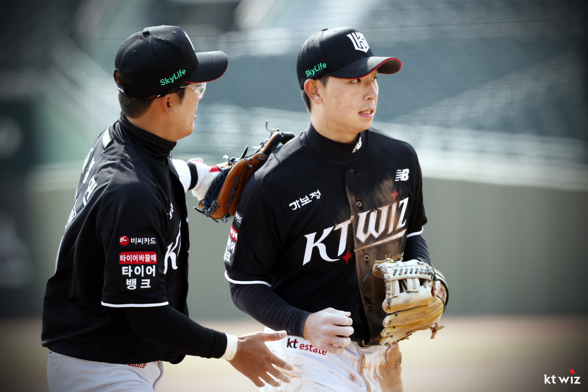 "눈앞에서 갑자기 사라졌다" 우승 도전 위한 액땜? '타구 맞은' 이강철…